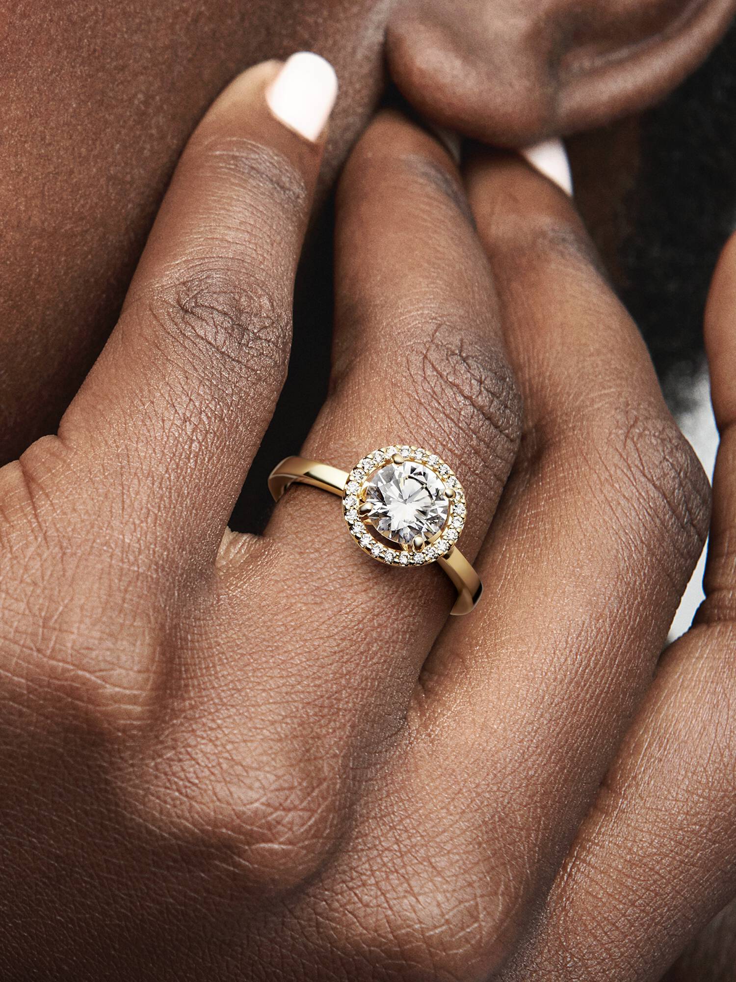 Sparkling Round Halo Ring
