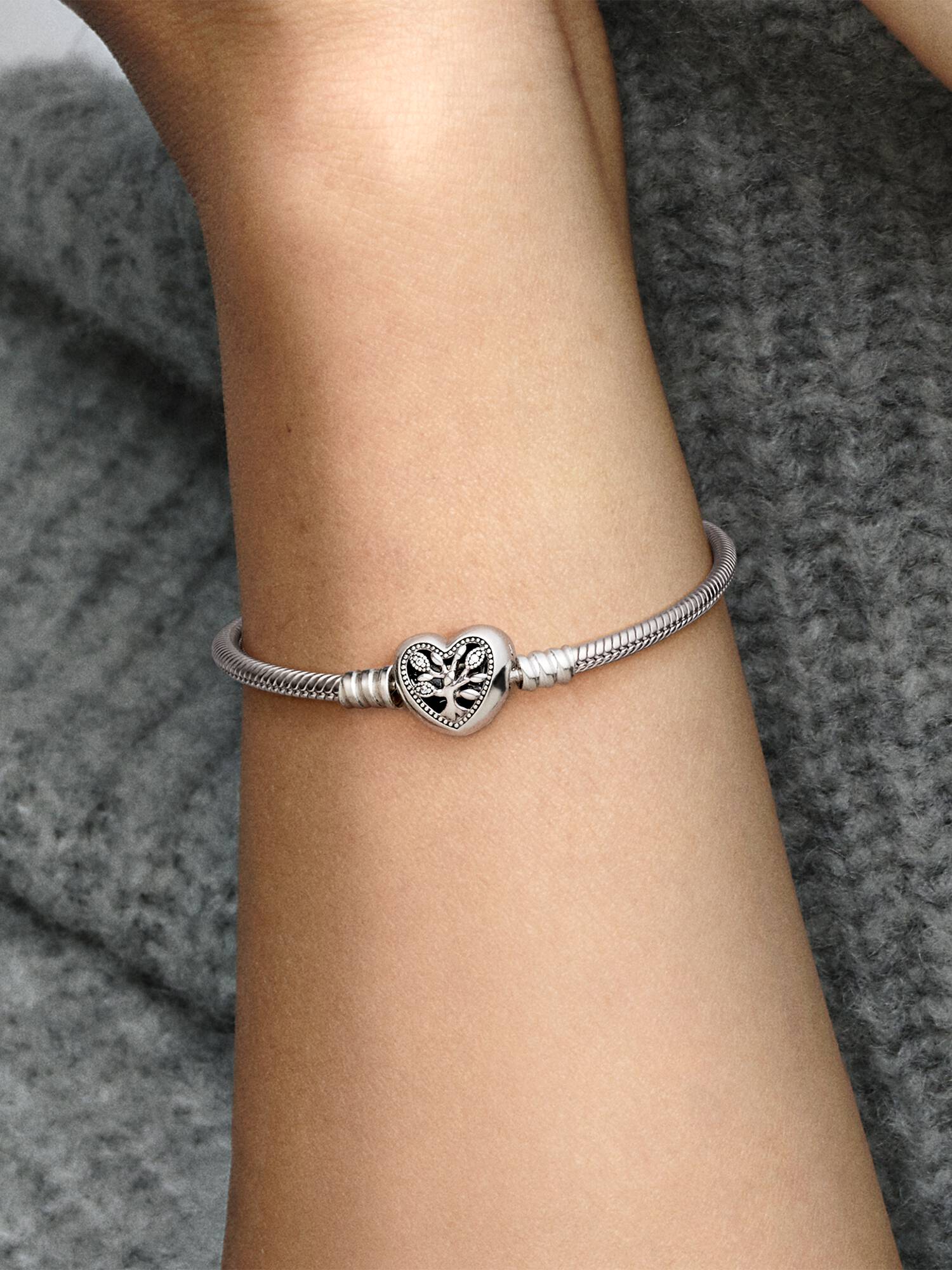 Pandora Moments Family Tree Heart Clasp Snake Chain Bracelet