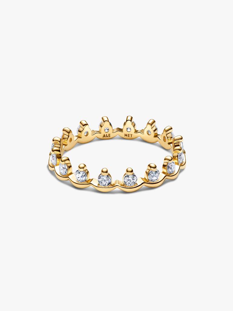 Sparkling Regal Band Ring