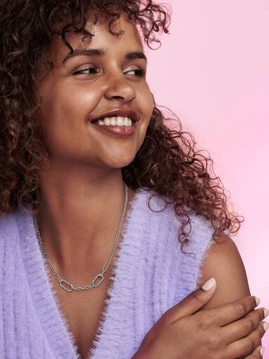 عقدٌ بسلسلة مزدوجة من حلقات الوصل من Pandora ME