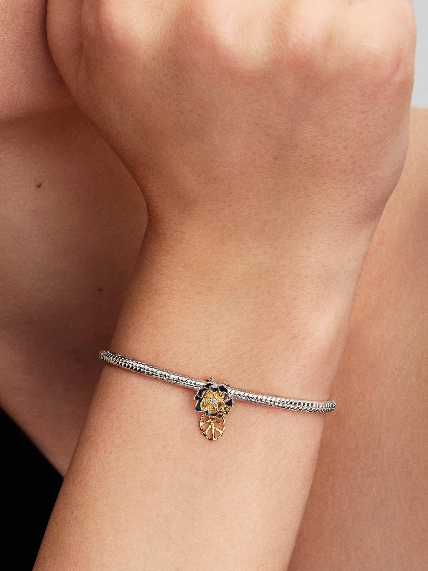 Disney Tiana sterling silver and 14k gold-plated charm with 0.012 ct TW G-I VS+ round brilliant very good cut lab-grown diamond