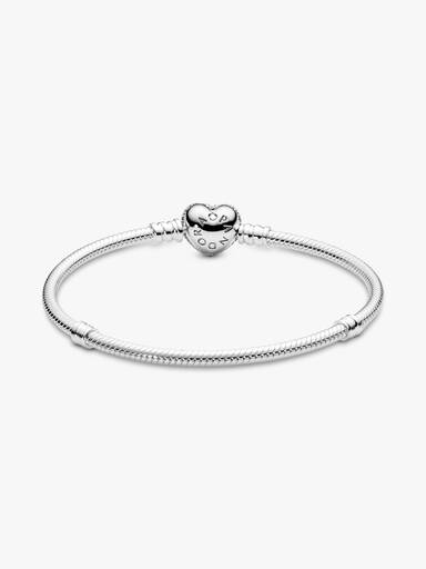 Silver bracelet with heart-shaped clasp and cubic zirconia