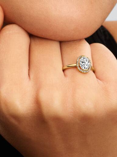 Oval Sparkling Halo Ring