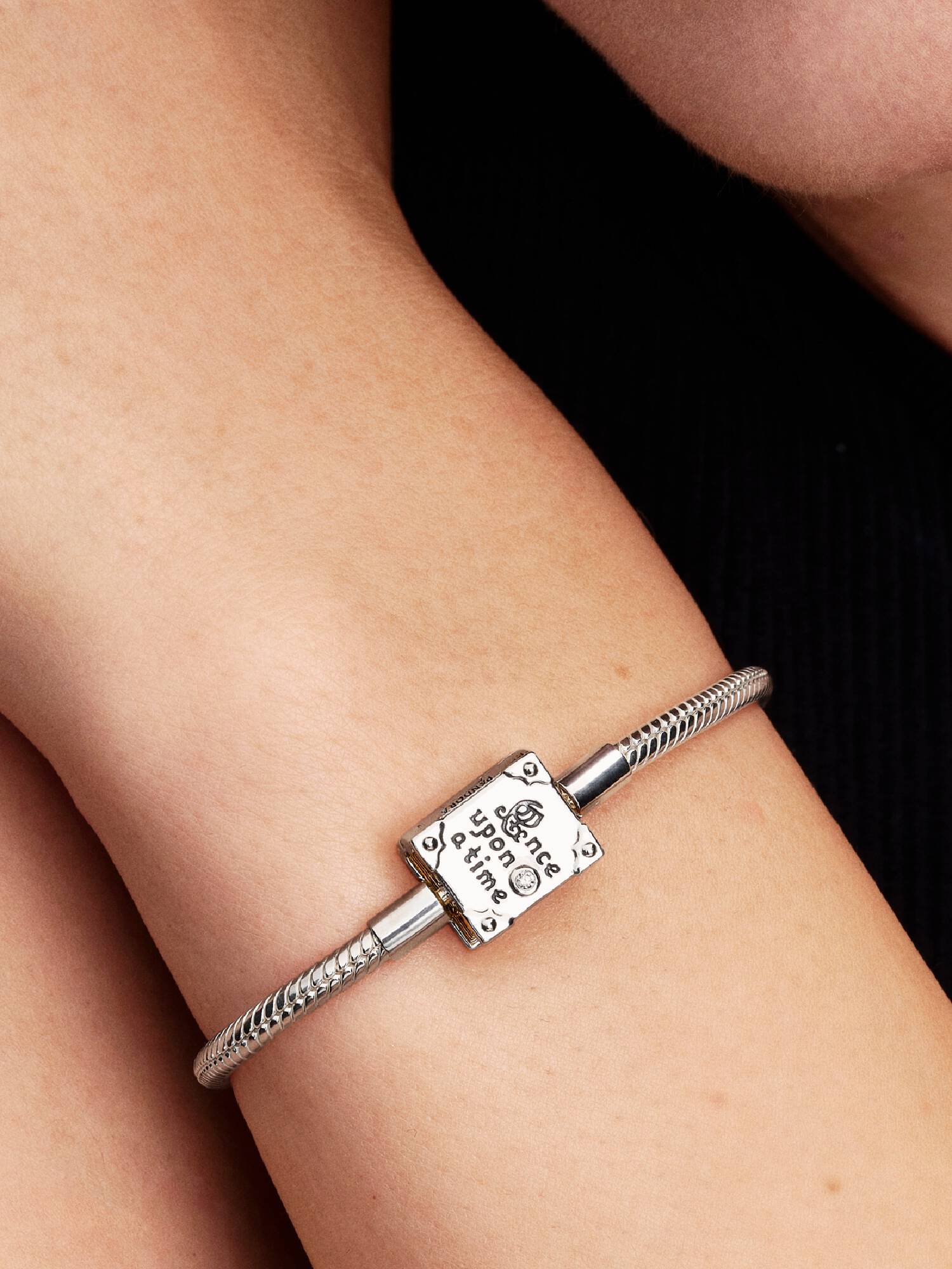 Disney Princess sterling silver and 14k gold-plated bracelet with 0.012 ct TW G-I VS+ round brilliant very good cut lab-grown diamond