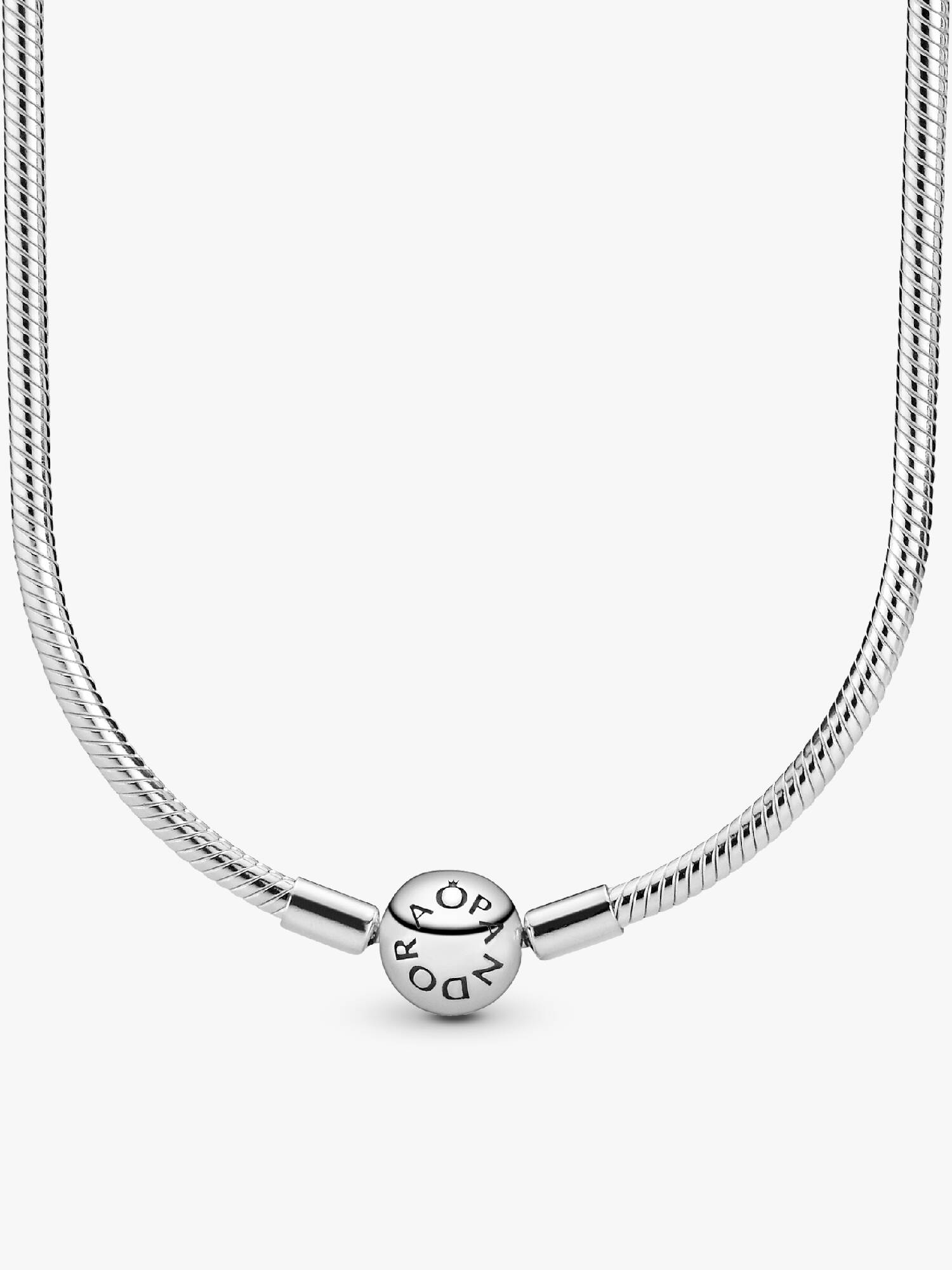 Silver necklace with round clasp
