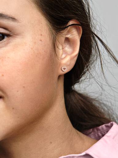 أقراط ثابتة على شكل قلب مفتوح