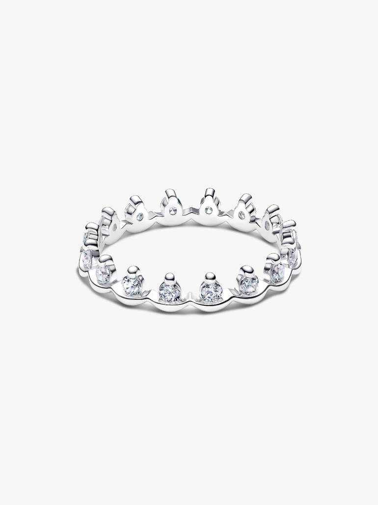 Sparkling Regal Band Ring